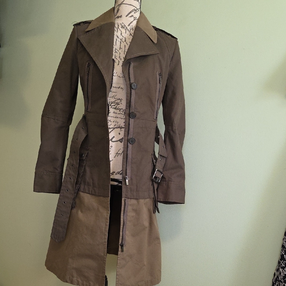 BCBGMaxAzria Taupe Zipper Detail